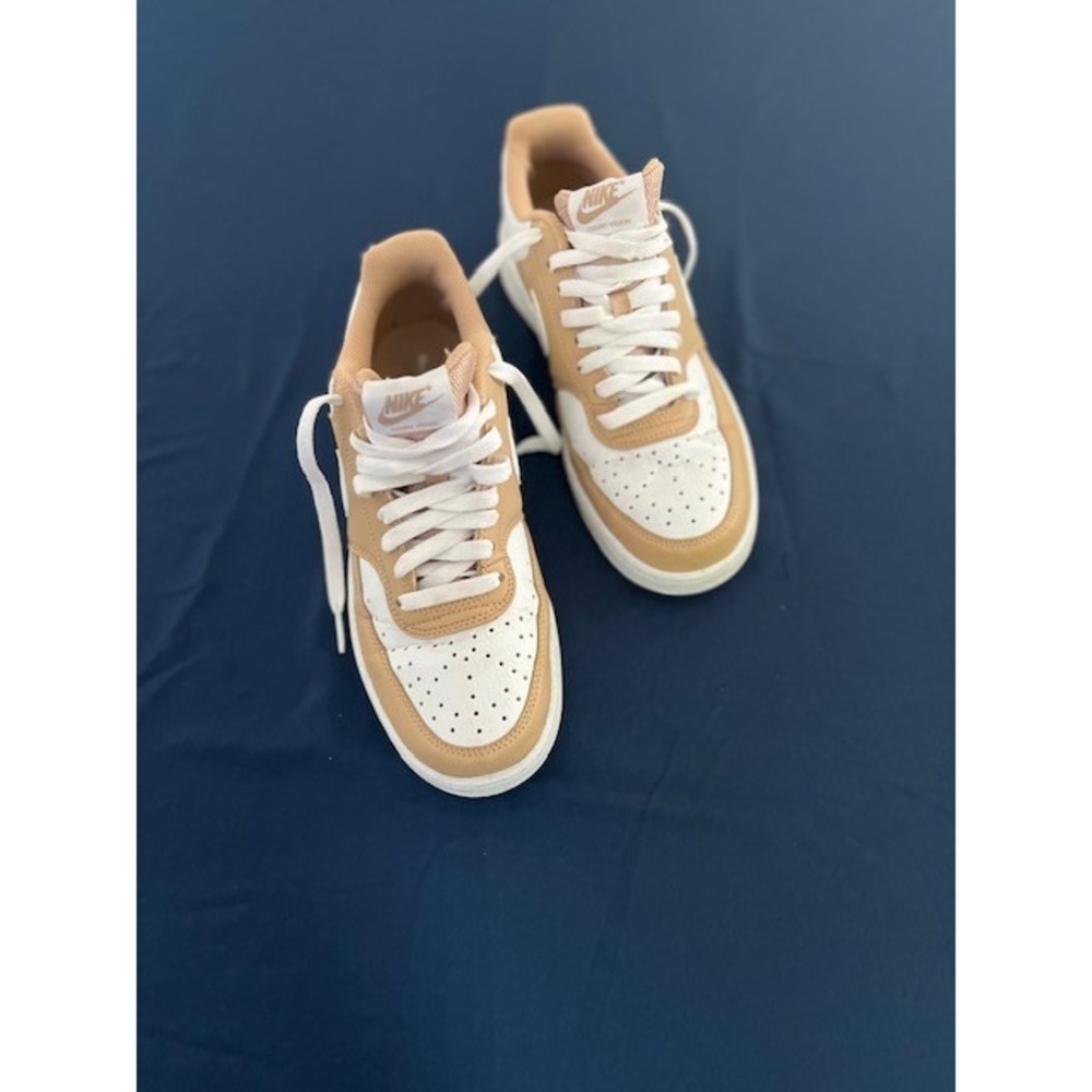 Nike Court Vision Next Nature Womens 8.5 White Tan Sneakers Retro Streetwear